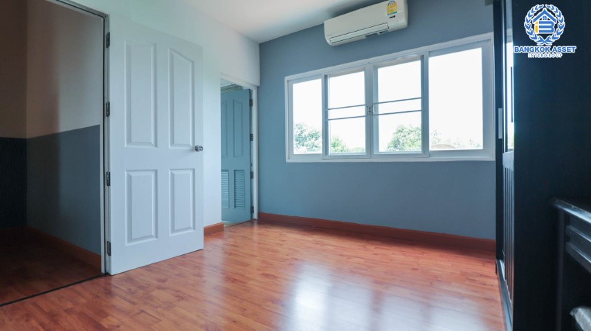 *****ทาวน์เฮ้าส์มือสองย่านลาดพร้าว ม.คาซ่าซิตี้ ลาดพร้าว เนื้อที่กว้าง 27.50 ตร.ว. ฟังก์ชัน 3 ห้องนอน  4 ห้องน้ำ ทาวน์เฮ้าส์ตกแต่งสวย ในย่านอยู่อาศัย เหมาะกับการทำเป็น Home Office  ตั้งบนทำเลแห่งการเดินทาง ใกล้รถไฟฟ้าสายสีเหลือง "สถานีลาดพร้าว101" และจุดขึ้นทางด่วน "เอกมัย-รามอินทรา" จองเลย!!